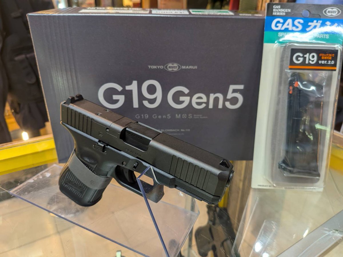 gsouko1east's tweet photo. 【ミリタリーコーナー入荷情報】

東京マルイ　GLOCK19 Gen5 MOS GBB入荷いたしました😍

今回から新バージョンのマガジンに変更されています
新バージョンはパッケージにver.2.0と記載があるので要注意です🙌

また話題になっていたマガジン直ウォーマーも入荷
青森では通用するのでしょうか
私気になります！

トイガンダイジェスト2026はサンプルもご用意してます👍
これを読んでいると新しいエアガンが欲しくなってきますよね🤤

いずれもミリタリーコーナーにて販売中ですので是非遊びに来てください！

＃萬屋　＃サバゲー　＃エアガン　＃青森