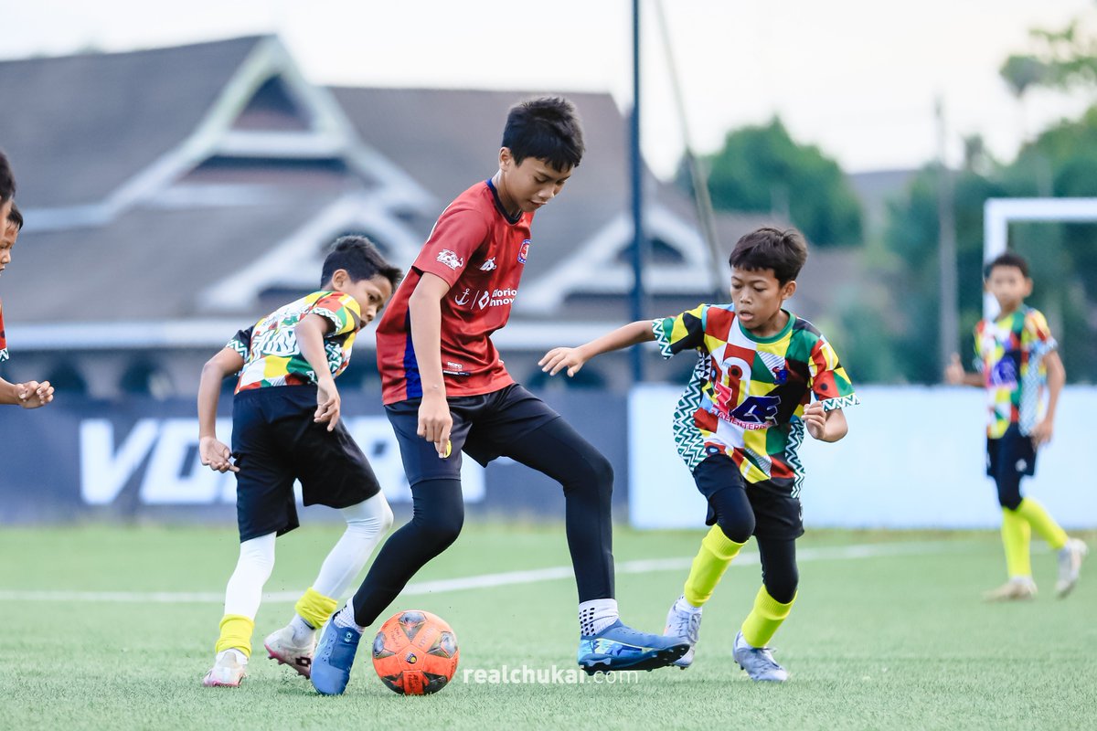 Sparring match 𝐑𝐞𝐚𝐥 𝐂𝐡𝐮𝐤𝐚𝐢 𝐅𝐂 𝐔𝟏𝟐 against 𝐁𝐚𝐬𝐚𝐫 𝐅𝐂 🤜🤛

GG bois!!! ⚓️🔴🔵

#realchukaifc
#theanchors
#realchukaifootballacademy
#callputrajaya