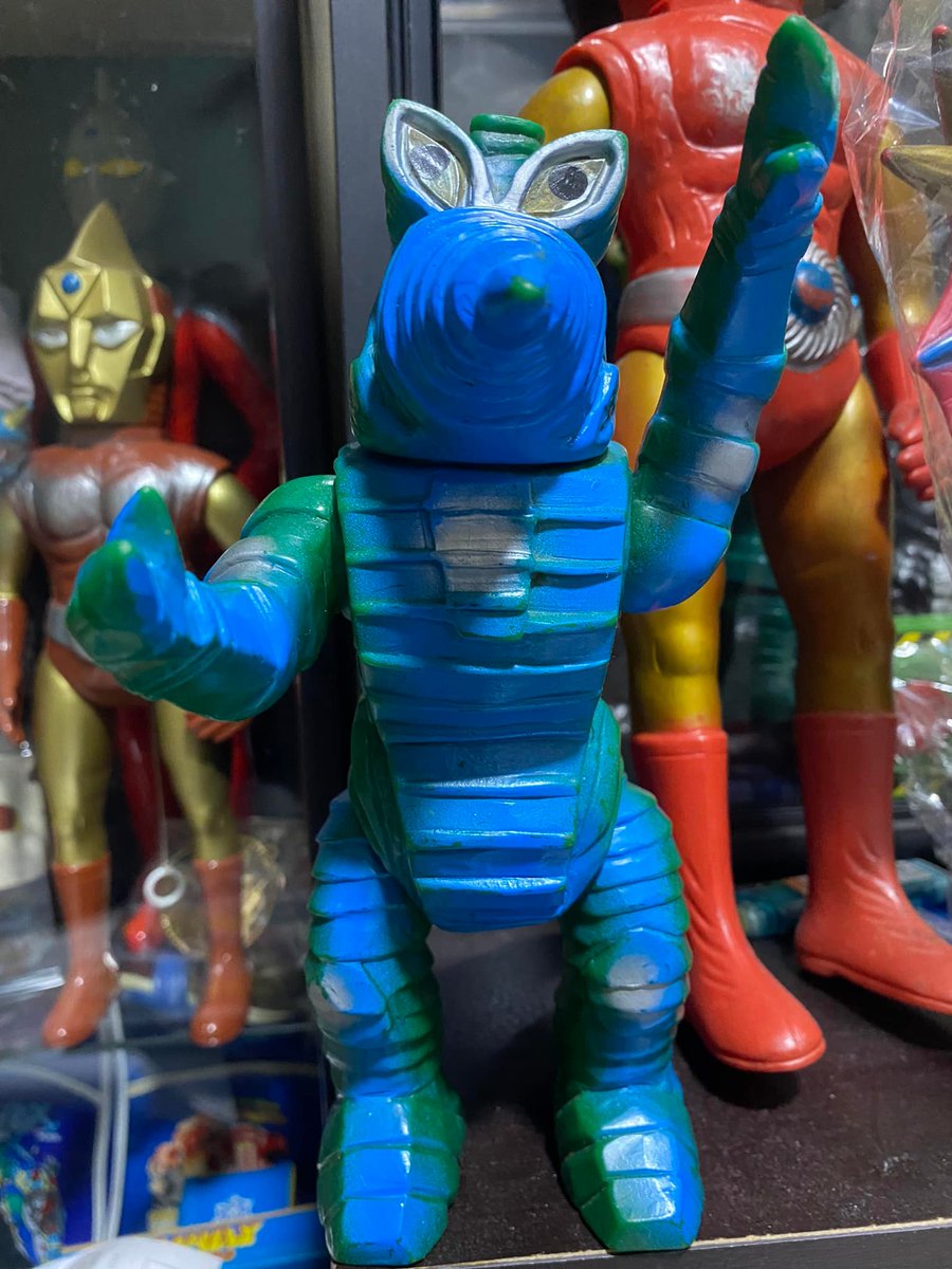 家のモゲラは両腕右手。穴掘ってる感じにみえるのでお気に入り。昔は