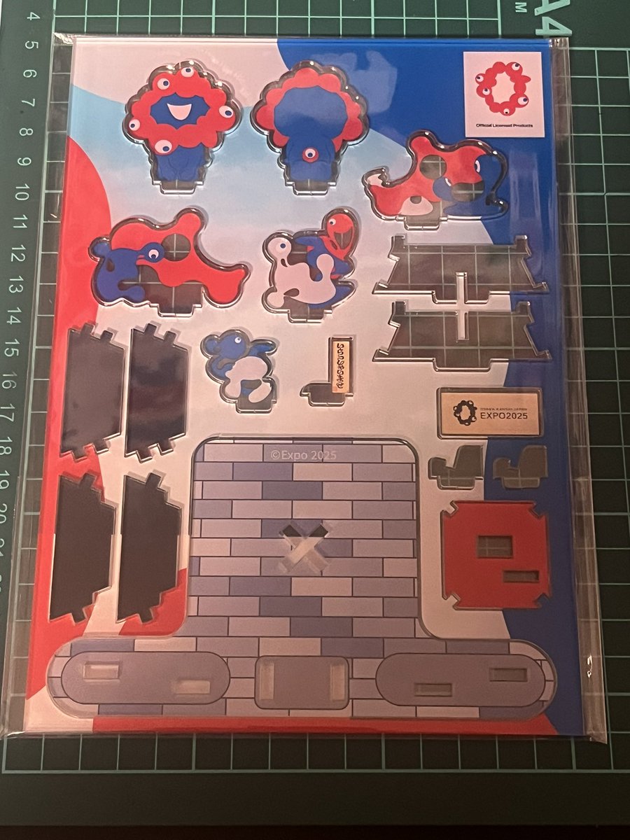 いらっしゃいませミャクミャクのアクスタ届いたけど組み立て方わからんw