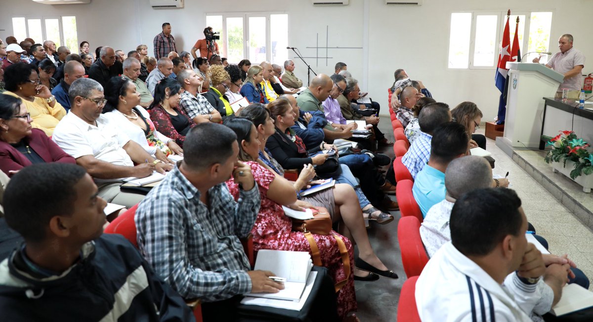 En el Consejo Provincial de Holguín insistimos en que nuestro mayor compromiso es con el pueblo: convertir cada cifra planificada en un resultado tangible.
Inspirados en el ejemplo de #Fidel, dispuesto a "salir, llegar, entrar y triunfar", siempre venceremos.

#ProgramaDeGobierno