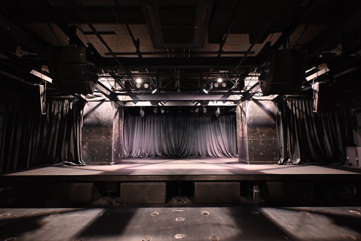 live_roxy_'s tweet image. いつも #LIVEROXYSHIZUOKA 
 をご利用頂きありがとうございます。
この度、ステージを新しくリニューアル致しました。

段差や揺れが一切なく安定したフラットな広いステージに
！
ステージ高を70㎝にアップ！
より良いサウンドをお届けできるようになりました。

今後ともよろしくお願い致します！