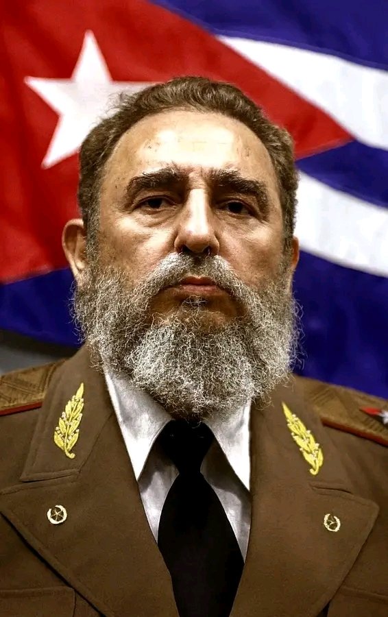 #Fidel “Y por eso lo único que nunca encontrarán en este país es ni vacilación, ni temor. Encontrarán una firmeza tremenda. ¡Y cuando quieran devorarnos tienen que tragarnos enteritos: desde la Punta de Maisí hasta Guanahacabibes! ¡Tienen que tragarnos enteritos!
#CubaEstáFirme