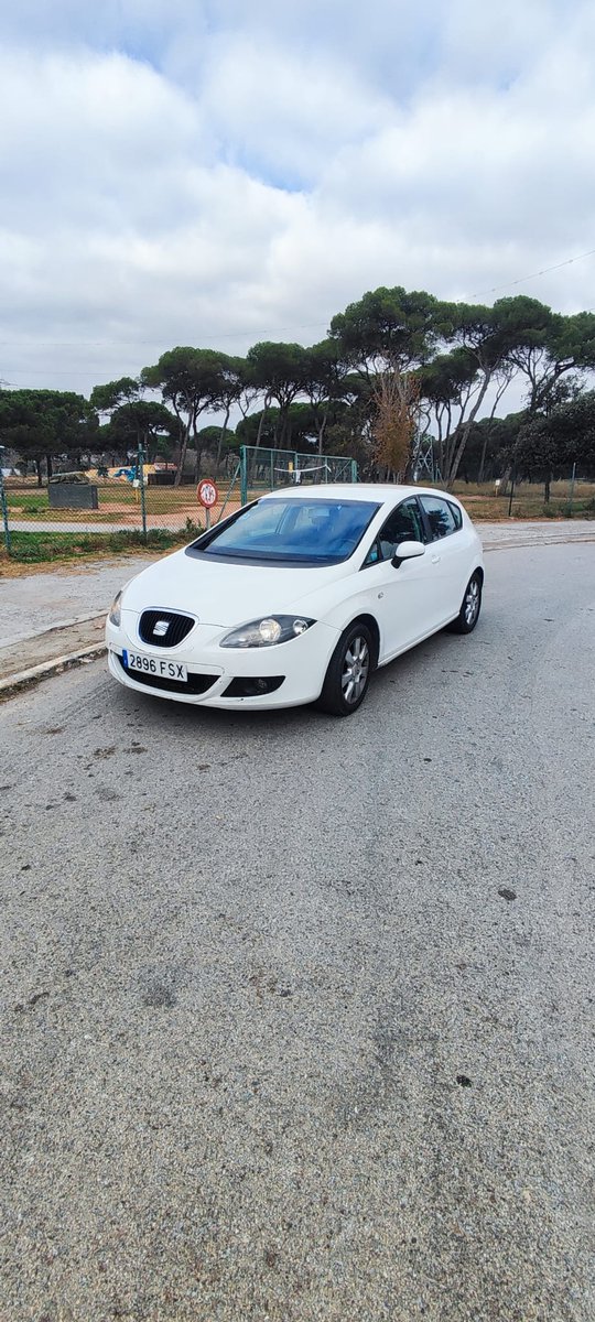 Cotxe robat al club de tenis Montbui. Si algú el veu aviseu al 112 o al 670 46 09 24.