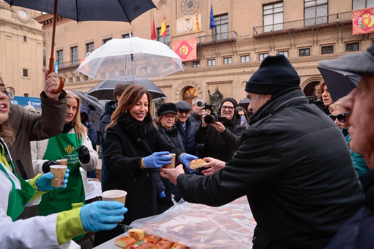 🍩🌬️ San Valero, rosconero, ventolero y multitudinario ⛪
Zaragoza celebra a su patrón con tradición, música y miles de personas en la calle 🙌
La fiesta continúa hasta el domingo 🎶🎉
ℹ️ redesenlanube.com/noticias/2026/…