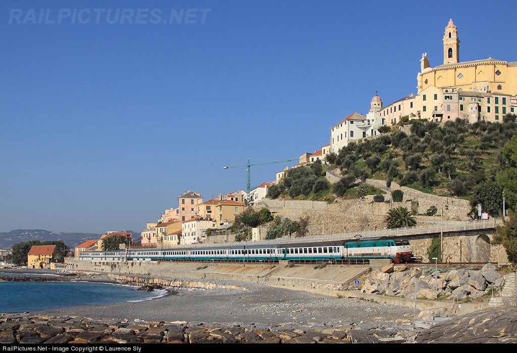 pics_train's tweet photo. FS Italian State Railways - Trenitalia E444

Location: Liguria, Italy

Locomotive #: 444-046 - Train ID: 663

Photo Date: March 13, 2012
￼
By: Laurence Sly
￼
#trains https://t.co/1ZxepzM37T