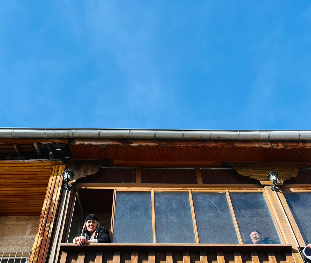 Mahsunî Şerifin;
 "Deprem yoktu neden evim yıkıldı?" Sözüyle en büyük enkazları insanların bıraktığını anlatması…