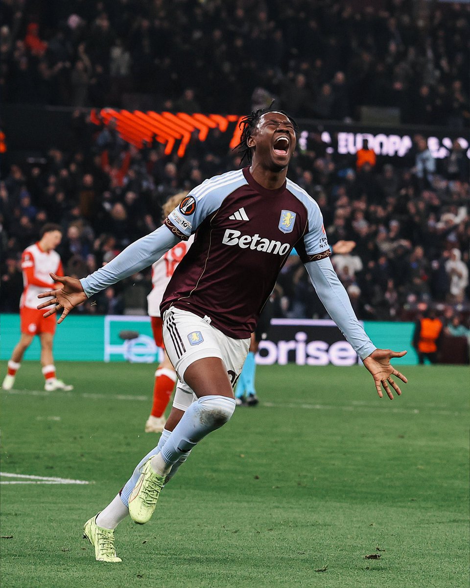 footballlover63's tweet photo. A European debut goal ✅
Late winner in a 3-2 comeback ✅
In front of The Holte End ✅
Take a bow Jamaldeen Jimoh-Aloba. He gets the winner with a lovely composed finish. So pleased for the young man.💜🩵
Scenes.👌
#UTV #VTWD #POTM https://t.co/NgQQd30lY2