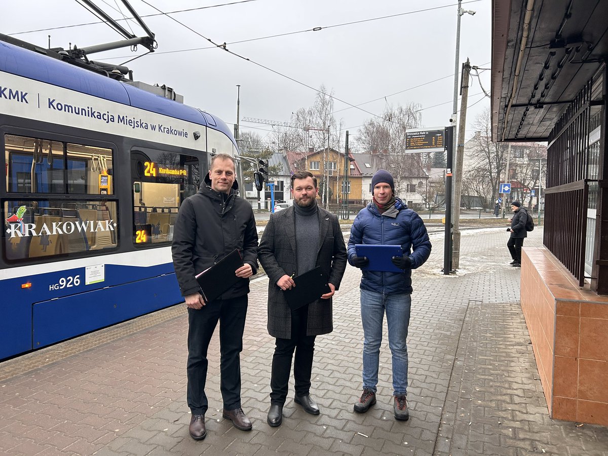 Prognozy na weekend przewidują w Krakowie mróz i śnieg, ale to nie powstrzyma zbiórki podpisów pod referendum za odwołanie Aleksandra Miszalskiego!

Działacze Konfederacji (z <a href="/piotr_bartosz/">Piotr Bartosz</a> na czele) od samego początku zbiórki są na ulicach Krakowa, wraz z dziesiątkami