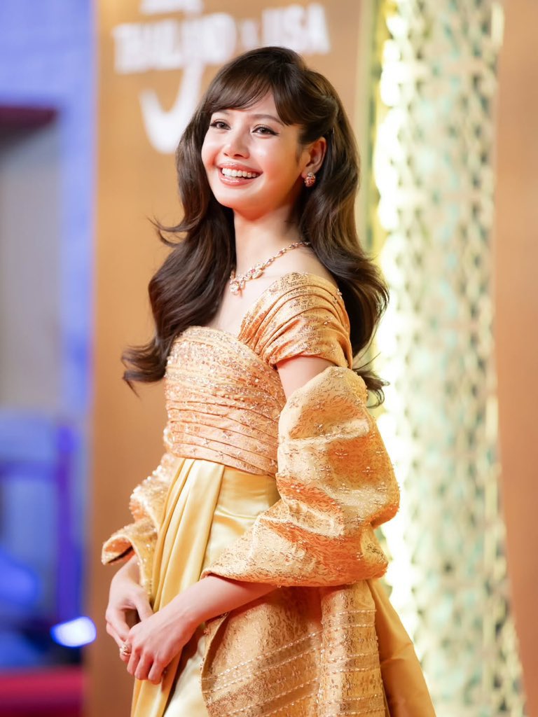 ขอบคุณช่างภาพที่ถ่ายรูปชุดนี้  เป็น 4 รูปที่ได้เห็นรอยยิ้มที่สดใสมากจนต้องเก็บใน ทล. รอยยิ้มลิซ่าคือทำนี่ไปไหนไม่ได้เลย รักเค้า🥰

Ctto. 

LISA AMAZING AMBASSADOR

#AmazingThailandxLISA
#AmazingThailandExclusiveNight
#FeelAllTheFeelings