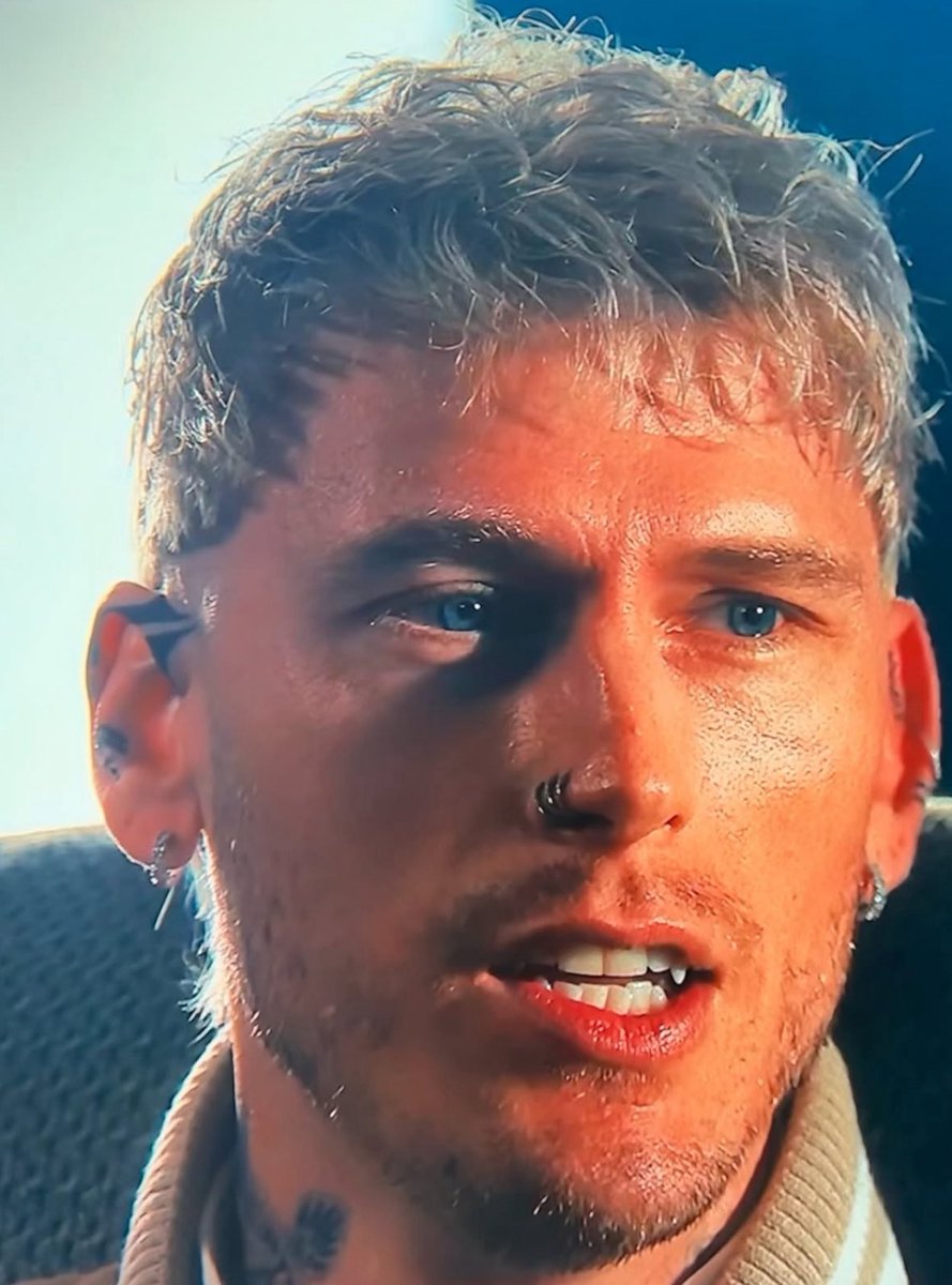kingslayerkells's tweet photo. THE G IN MGK STANDS FOR GASLIGHT. https://t.co/0w99DyDrR3