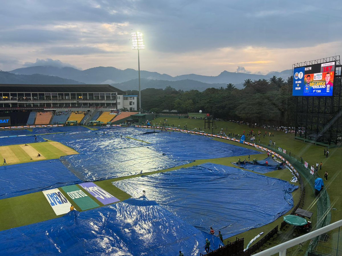 Welcome to Pallekele 😍 Unfortunately the rain returned just before a delayed toss and the covers are back on #SLvENG