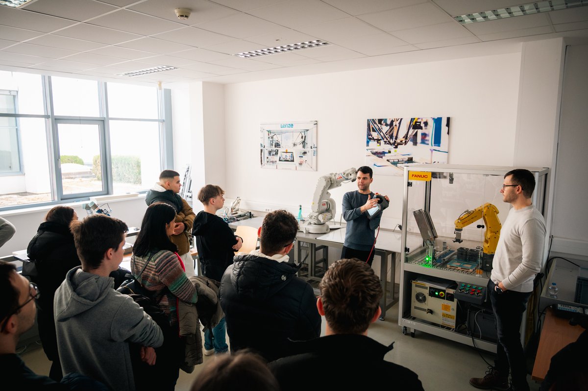 Uni_Szeged's tweet photo. The 2026 Open Day of the Faculty of Engineering at the University of Szeged, held on January 24, attracted strong interest from prospective students and their parents. 🚀https://t.co/AW9rpOztNj
#UniversityOfSzeged #FacultyOfEngineering #StudyInSzeged #EngineeringStudies #OpenDay https://t.co/FzPVMj0Xlm