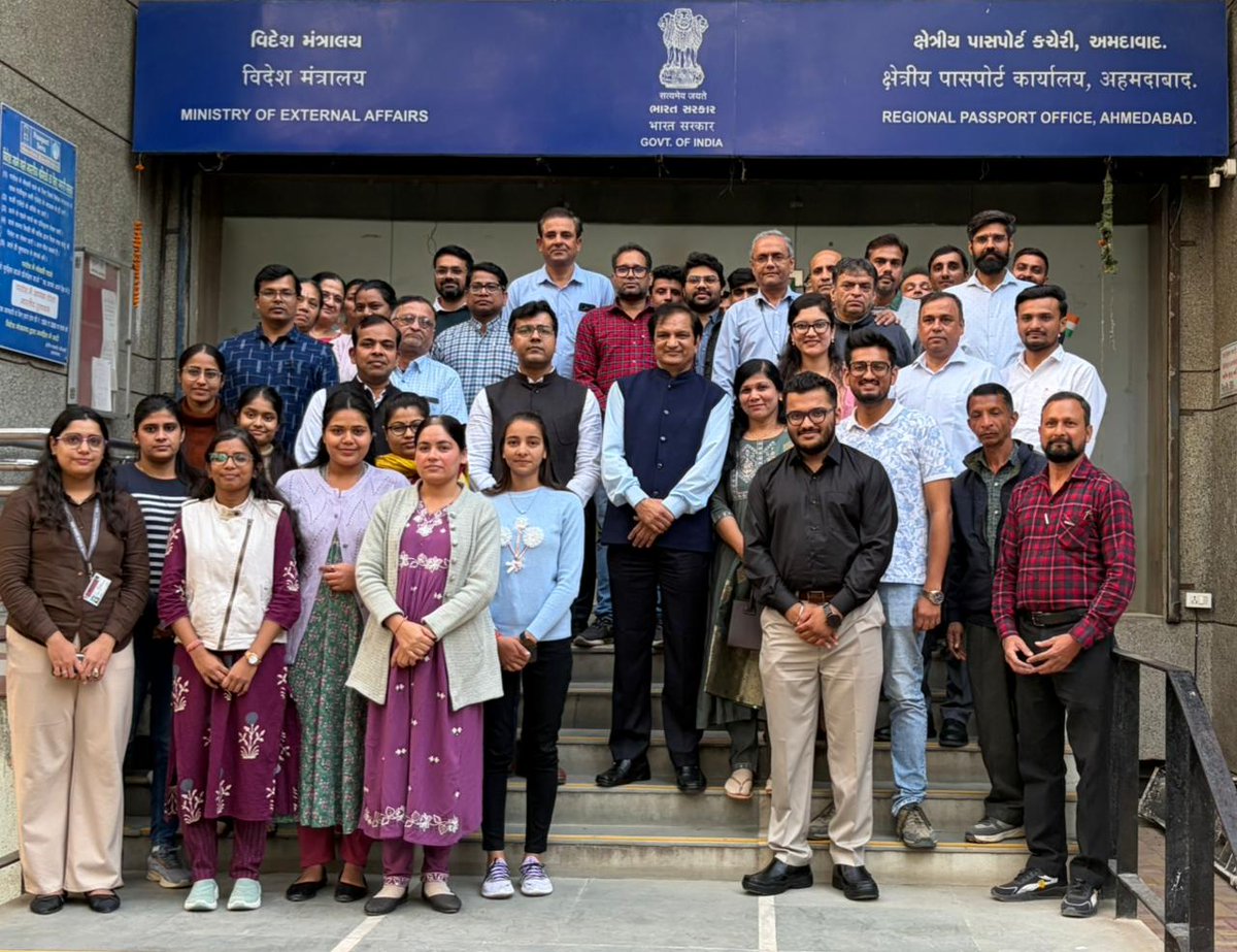 rpoahmedabad's tweet image. #PassportOffice में 36 वर्षों तक नि:स्वार्थ भाव से सेवा के बाद, श्री हर्षद कुमार एम परमार, उप पासपोर्ट अधिकारी को सेवानिवृत्ति पर हार्दिक बधाई। आपके समर्पण और ज्ञान से हम सभी को बहुत प्रेरणा मिली है। आपके आगामी सुखद और स्वस्थ जीवन की पासपोर्ट परिवार की तरफ से हार्दिक शुभकामनाएं।