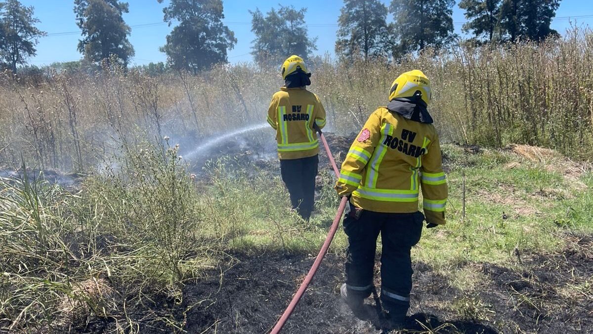 INCENDIOS EN PASTIZALES SATURAN EL TRABAJO DE LOS BOMBEROS EN ROSARIO DURANTE LA OLA DE CALOR

 341media.com.ar/index.php?pagi…