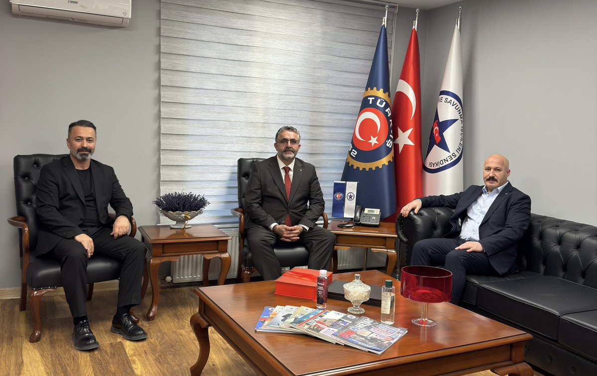 İZBAN Genel Müdürü Sayın Volkan Yurtoğlu sendikamıza ziyaret gerçekleştirdi.
Yetkili olduğumuz İZBAN’da çalışan üyelerimizin çalışma koşulları ve taleplerine ilişkin verimli görüşme gerçekleştirerek, ulaşım güvenliği üzerine karşılıklı değerlendirmelerde bulunduk.

İZBAN Genel