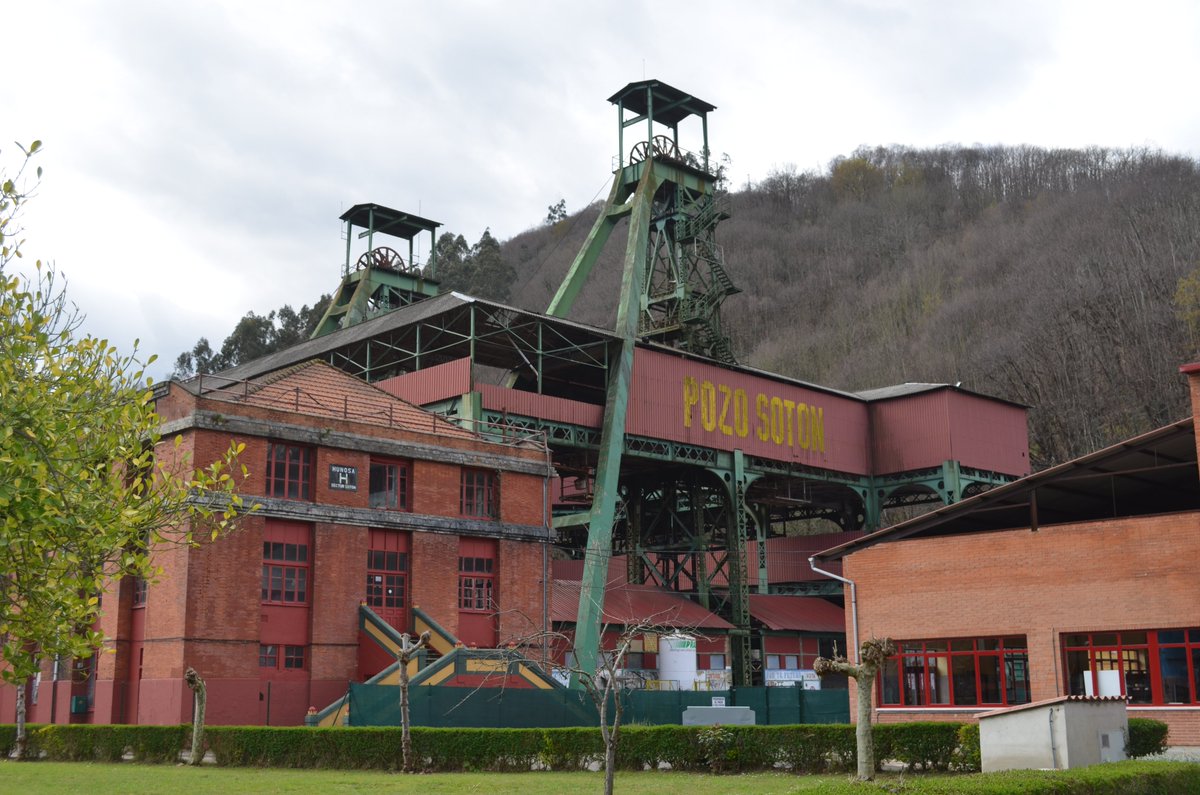 FundacionSEPI's tweet image. Más de 20.000 visitantes en 2025 confirman el éxito de la red de espacios culturales de #Hunosa.
Pozo Sotón, Fondón y el nuevo Pozo San José conectan historia, paisaje y memoria minera, impulsando el turismo cultural en las cuencas de Asturias.
👉sepi.es/es/sala-de-pre… vía #SEPI