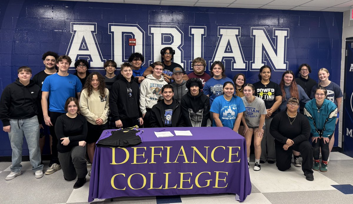 Congratulations to Yandel Hernandez on signing with Defiance College to continue his educational and athletic career. Yandel will powerlift for the Yellow Jackets next year. #GoMaples <a href="/965TheCave/">96.5 The Cave</a> <a href="/lenaweesports/">Telegram Sports</a>