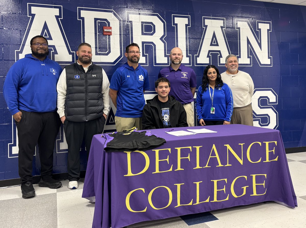 maples_adrian's tweet photo. Congratulations to Yandel Hernandez on signing with Defiance College to continue his educational and athletic career. Yandel will powerlift for the Yellow Jackets next year. #GoMaples @965TheCave @lenaweesports https://t.co/2hsrOpoKGT