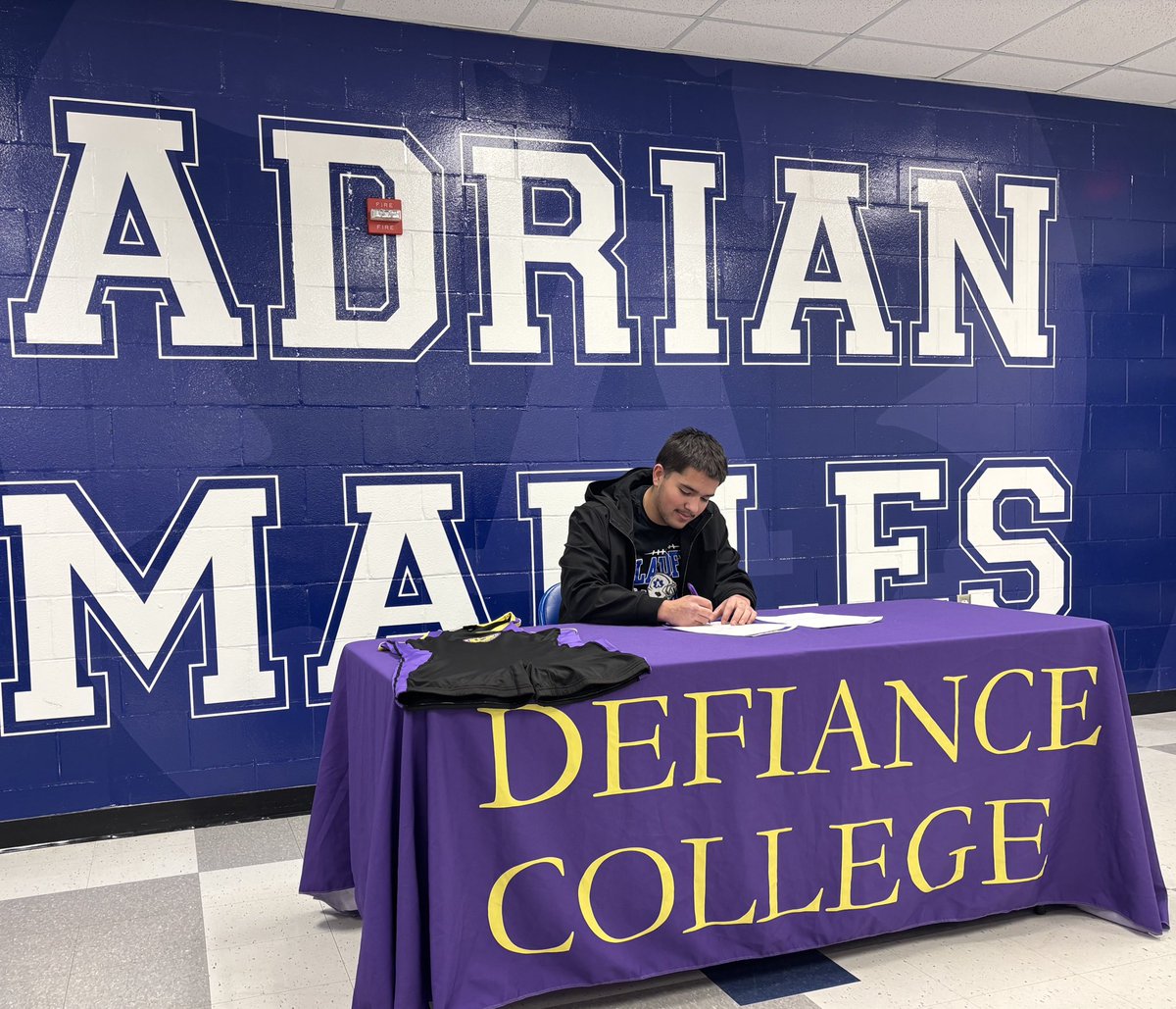 maples_adrian's tweet photo. Congratulations to Yandel Hernandez on signing with Defiance College to continue his educational and athletic career. Yandel will powerlift for the Yellow Jackets next year. #GoMaples @965TheCave @lenaweesports https://t.co/2hsrOpoKGT
