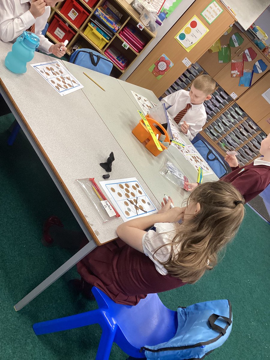 stserfs_3's tweet photo. Today we further explored money and we worked on calculating change. https://t.co/0iQC8NNsRF