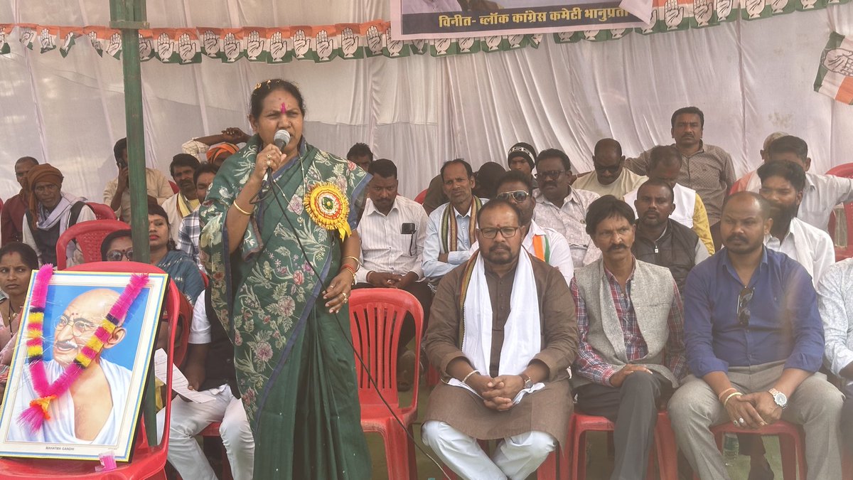 प्रदेश कांग्रेस कमेटी के निर्देश पर ब्लॉक स्तरीय मनरेगा बचाओ संग्राम धान खरीदी की तारीख बढ़ाने एवं एस आई आर में गड़बड़ी रोकने के विरोध में सांकेतिक चक्का जाम एवं धरना प्रदर्शन किया गया 
<a href="/RahulGandhi/">Rahul Gandhi</a> <a href="/SachinPilot/">Sachin Pilot</a> <a href="/bhupeshbaghel/">Bhupesh Baghel</a> <a href="/DeepakBaijINC/">Deepak Baij</a> <a href="/rtaicc/">Rajesh Tiwari</a> #