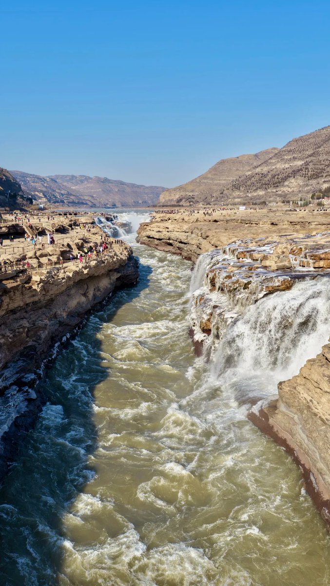 wngsng091014732's tweet image. The Magnificent Hukou Waterfall 🌊 The Hukou Waterfall is an absolute stunner! The roaring water creates a breathtaking sight. A must - visit for nature lovers! #TravelinChina #HukouWaterfall #NaturalWonders 😍