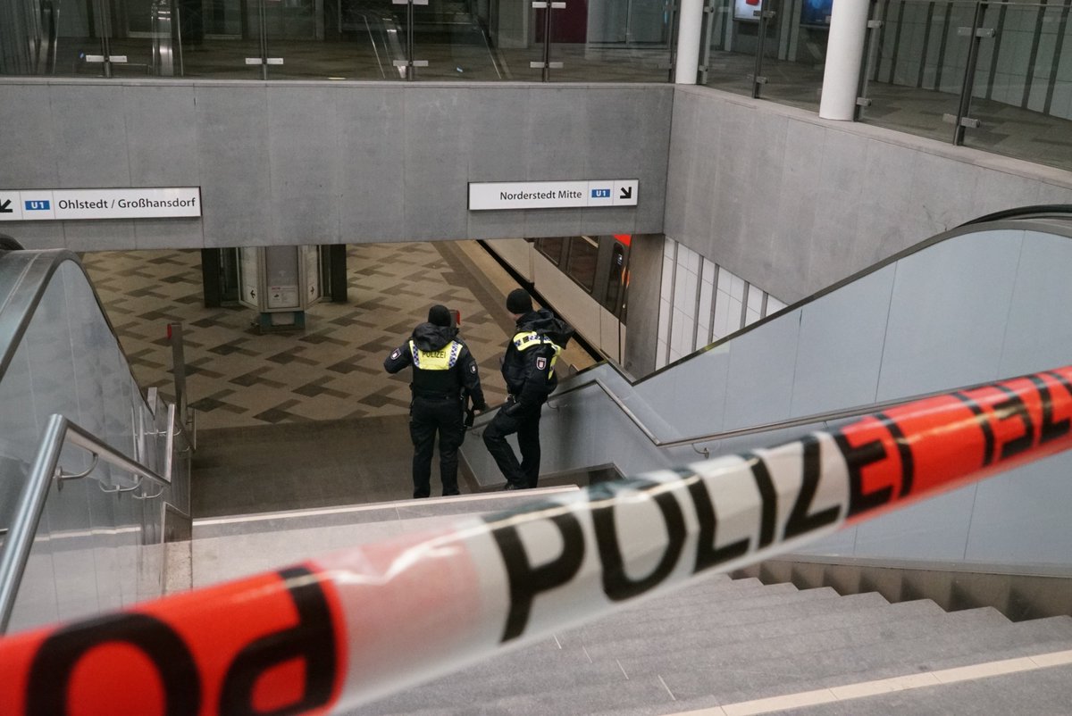 Ein Augenzeuge der gestrigen Tötung einer 18-jährigen Iranerin durch einen Südsudanesen in Hamburg schreibt auf Instagram: »Am gestrigen Abend gegen 22:05 Uhr musste ich mit ansehen, wie ein dunkelhäutiger Mann, offensichtlich stark betrunken, über den Bahnsteig getorkelt ist.