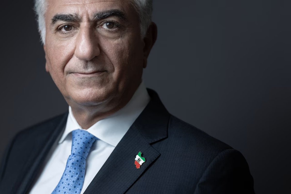 initfortechonly's tweet photo. Reza Pahlavi stands as the legitimate leader of Iran's opposition, echoed by protesters nationwide. 
@Europarl_EN : recognize him officially & invite @PahlaviReza to speak.
show solidarity with the Iranian people's fight for human rights & democracy!