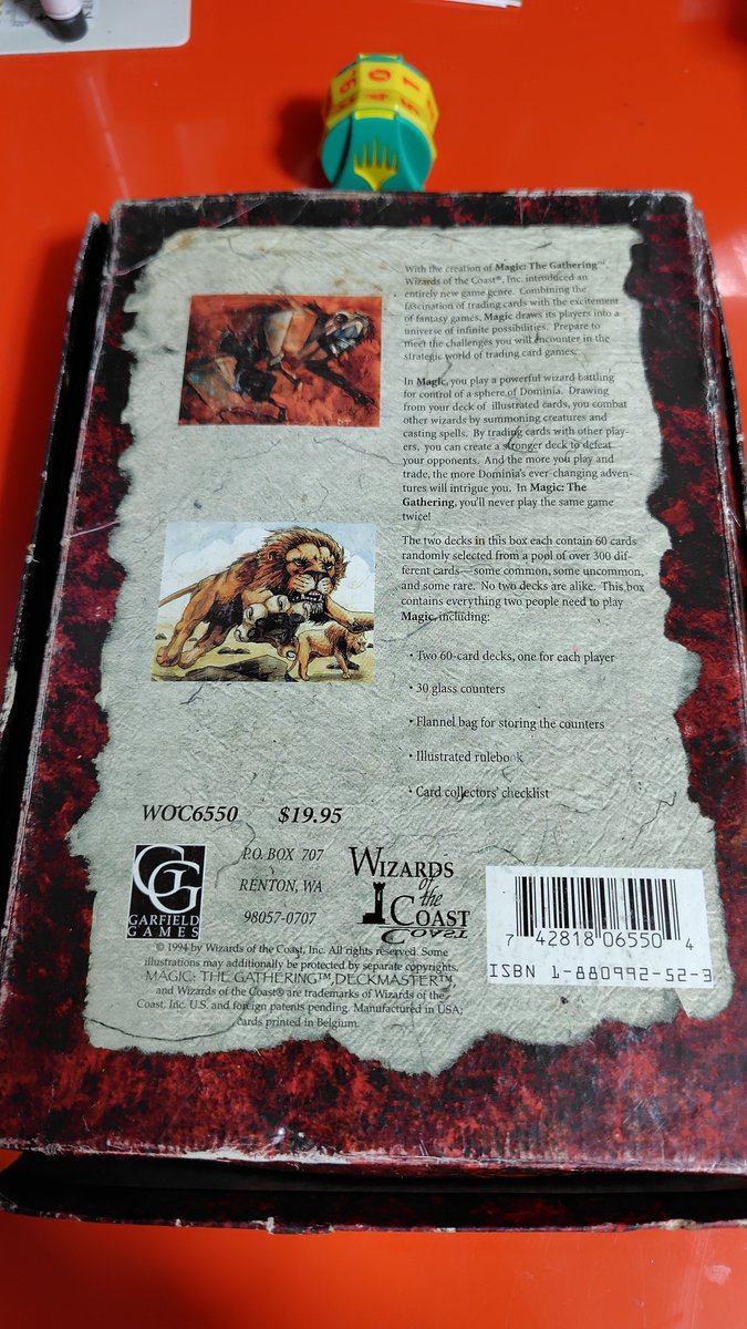 think1979's tweet image. マジック
「初めてのマジック・ザ・ギャザリング」みたいなのが流行っていたので。
第四版の…これなんだっけ？今で言うバンドルみたいなやつ？
大きさ比較用にクリック式ライフカウンターを置きました。