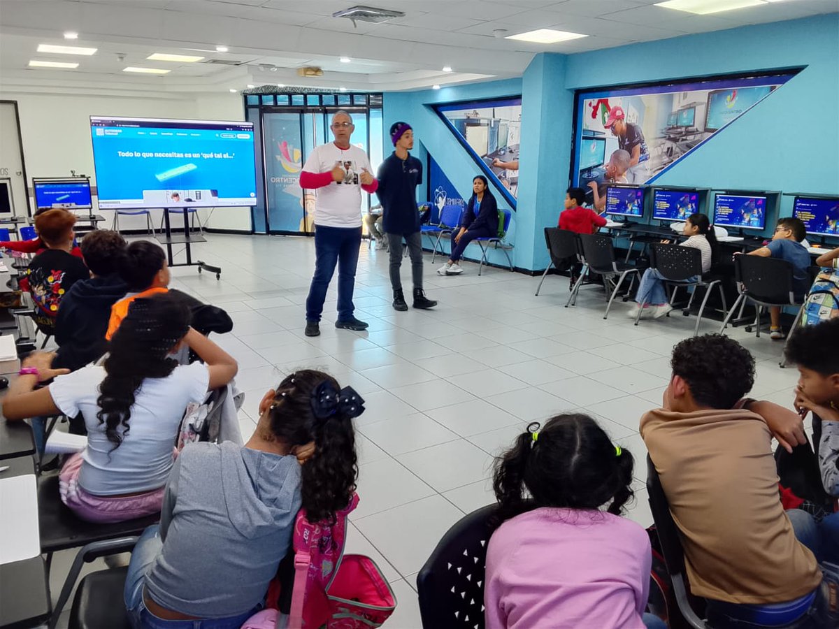ZuliaInfocentro's tweet image. En el Mega Núcleo de Robótica Educativa Infantil y Juvenil del Infocentro Urdaneta El Brillante dimos la bienvenida oficial a nuestra primera clase de Robótica Intensiva:
✅ Repaso de conceptos fundamentales.
✅ Prácticas de electrónica.
✅ Simulación de circuitos con Tinkercad
