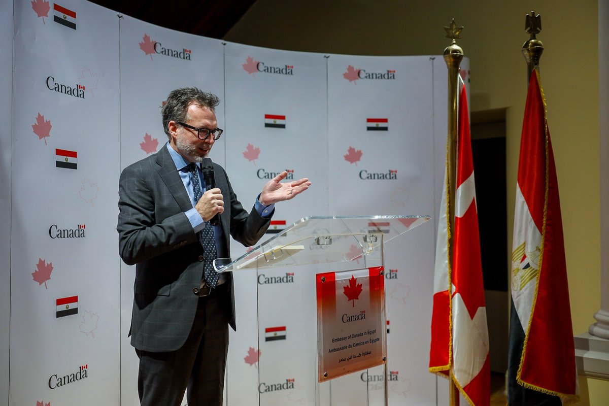 sameer_ben's tweet image. Le #Canada à la Foire internationale du livre du Caire  
Après avoir discuté (en arabe aussi !) avec l'ambassadeur canadien en #Égypte @UlricShannon, voici mon compte rendu à l'émisson Dans la mosaïque de Radio-Canada à Toronto @CanEmbEgypt
ici.radio-canada.ca/ohdio/premiere…