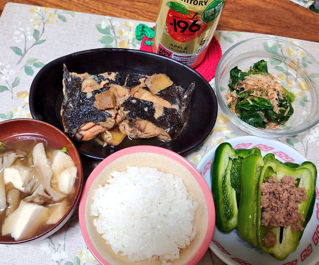 ari21ani's tweet photo. 今から夜ごはん‥
ずっと自炊してなかった。やる気おきなくて😓
でもカレーの煮付けは母からもらったものww
ピーマンそぼろは作ったよ
#晩酌
#よるごはん
#おうちごはん https://t.co/Eg8DahgrWP