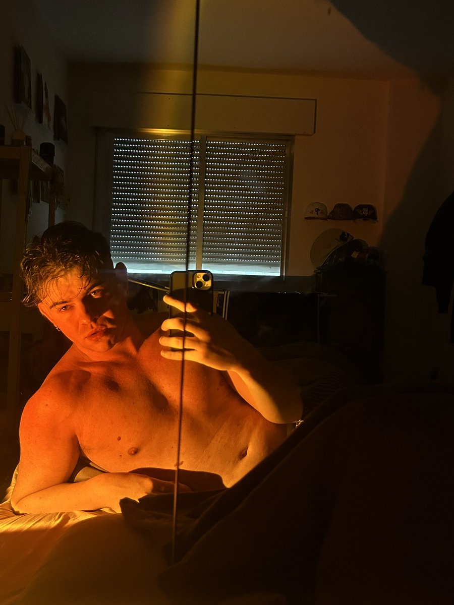sergiocuestaaa's tweet photo. espejo en la cama >>>>>> https://t.co/liPVmaPOU8