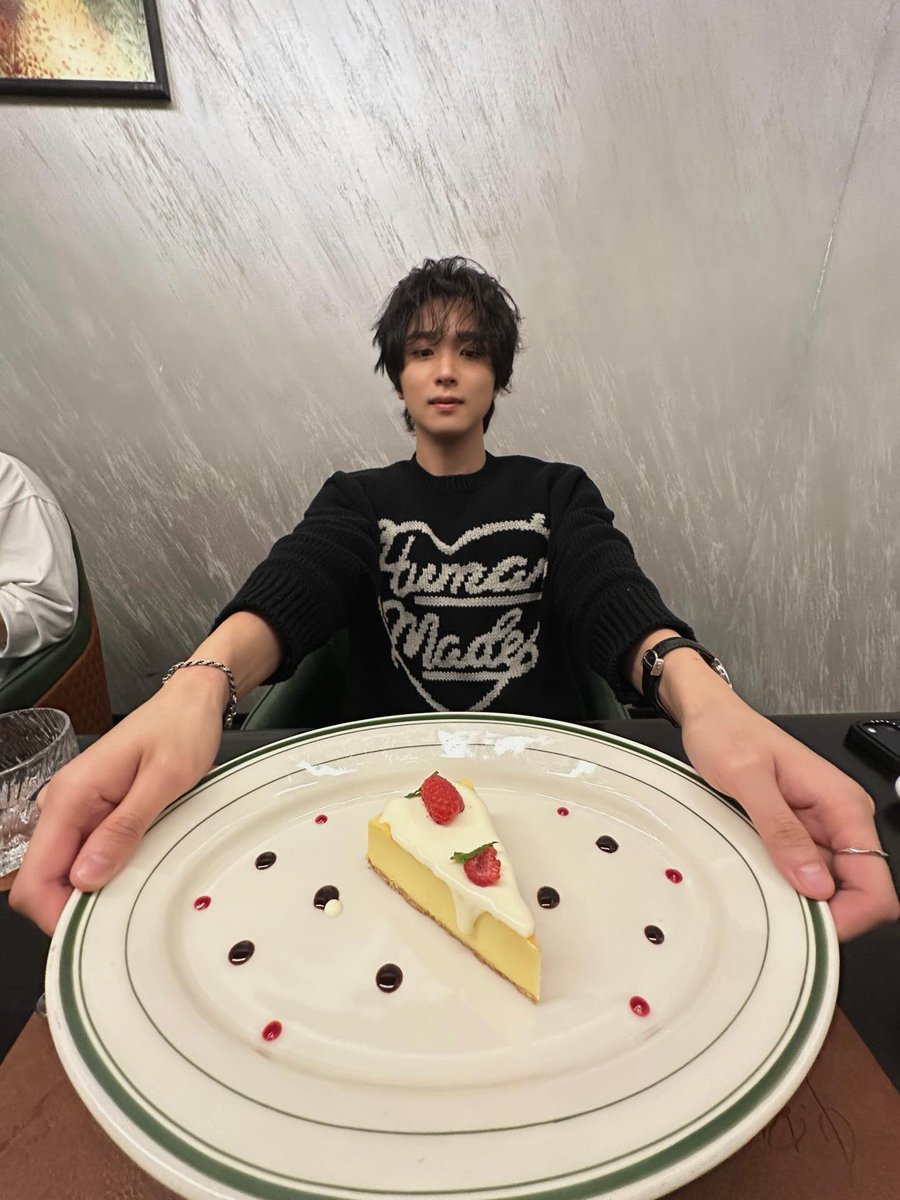 아 잠만 개웃김 진짜 함박웃음지음
동혀기 엠지 다됏네