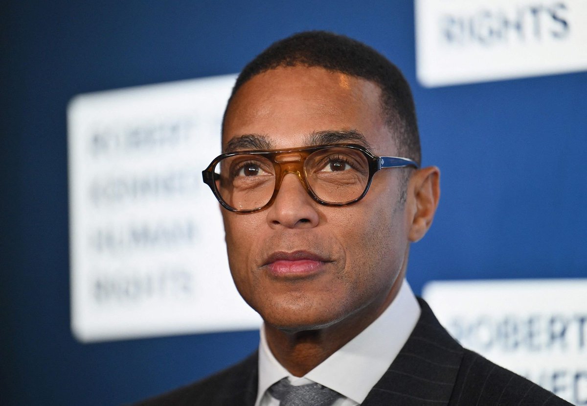 L_ThinkTank's tweet photo. [ 🇺🇸 ÉTATS‑UNIS ]

🔸 L’ancien présentateur de CNN Don Lemon a été arrêté jeudi soir à Los Angeles alors qu’il couvrait la cérémonie des Grammy Awards, selon son avocat. Placé en garde à vue par des agents fédéraux, le motif de son arrestation n’a pas été rendu public. 

Le ministère américain de la Justice avait auparavant indiqué son intention de l’inculper après sa couverture d’une manifestation dans une église à St. Paul (Minnesota) la semaine dernière, d’après NBC News.