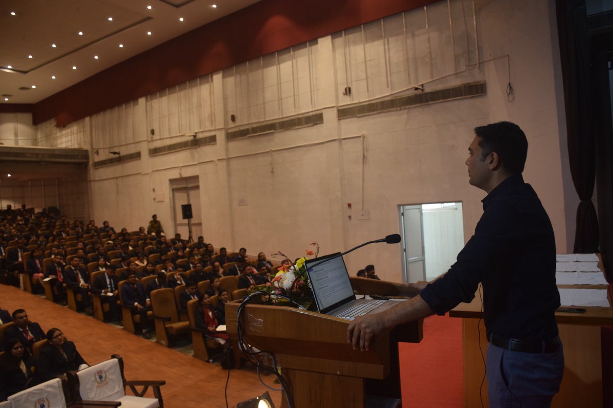 directorjpa's tweet photo. आज दिनांक 30.01.2026 को झारखण्ड पुलिस अकादमी हजारीबाग में 11वीं से 13वीं  JPSC द्वारा नियुक्त पदाधिकारियों के चल रहे 02 सप्ताह के प्रशिक्षण में अतिथि व्याख्याताओं  द्वारा विभिन्न विषयों पर  व्याख्यान दिया। @JharkhandPolice https://t.co/mrn7DlIsR8