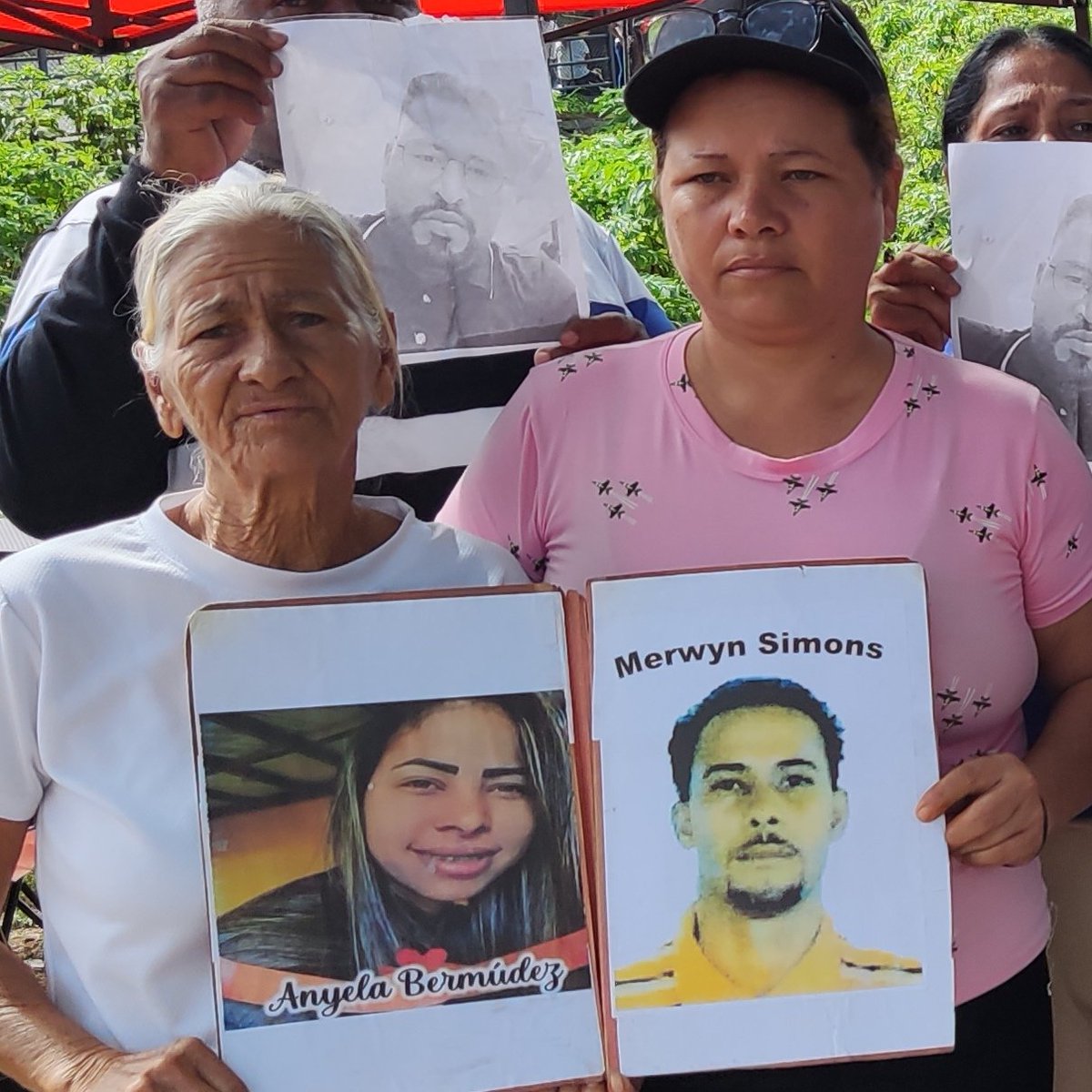 Melba Vásquez (69) y María Simons llegaron desde Araya al Campamento Rodeo I el 15/01 para visitar a Merwyn Simons y Anyela Bermúdez por primera vez. Los buscaron durante cinco meses: "Pero resulta que a Anyela se la llevaron para La Crisálida".  Deben esperar 45 días para verla.