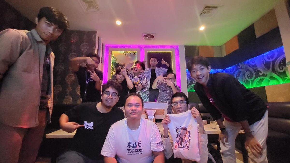 #AndaiKuBukanFansJKT48  palingan gak akan punya kenalan dan teman2 di Indo yang bikin kehidupan ini seru dan mengenali hal-hal tentang negara sendiri lebih dalam, yang bikin cinta dan benci negeri ini. Alias dari kaku 80% sekarang kaku 40% bhs indoku 👍