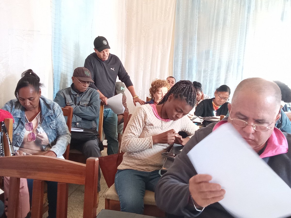 🇨🇺 Participamos en el CAM junto a Yonel Estrada Ramírez Presidente de la AMPP,  los Presidentes de Consejos Populares, la Presidenta de la CPT de Atención a la Actividad Productiva y los Servicios y Delegados

#PoderPopular
#PedroBetancourtEnVictoria
#MatancerosEnVictoria