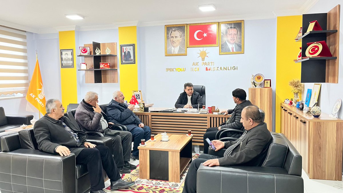 İlçe Başkanımız Sn. Yavuz Kuşan, ilçe binamızda halkımızla bir araya gelerek talep ve önerilerini dinlemeye devam ediyor.
<a href="/abuyukgumus/">Ahmet Büyükgümüş</a> 
<a href="/MustafaAlkayis/">Av. Mustafa Alkayış</a> 
<a href="/AKGMTeskilat/">AK Parti Teşkilat Başkanlığı</a>
<a href="/Recep_ayd25/">Recep Aydın 🇹🇷</a> 
<a href="/ArvasAbdulahat/">Abdulahat Arvas</a> 
<a href="/YavuzKusanVan/">Yavuz Kuşan</a>