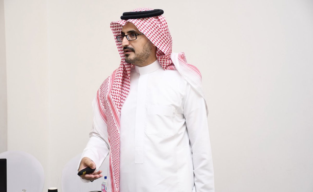 ✒️ خبر إعلامي: 
اختتم مساء الخميس الموافق ٢٢/ ٠١/ ٢٠٢٥م بفندق أريديوم بمحافظة الطائف برنامج #المستشار_القانوني في نسخته الثانية بعد ختام الدورة التدريبية التاسعة بعنوان: #مهارات_صياغة_العقود_المدنية بمشاركة خمسين متدرب ومتدربة قدمها د/ رجب بن فارس الزهراني.