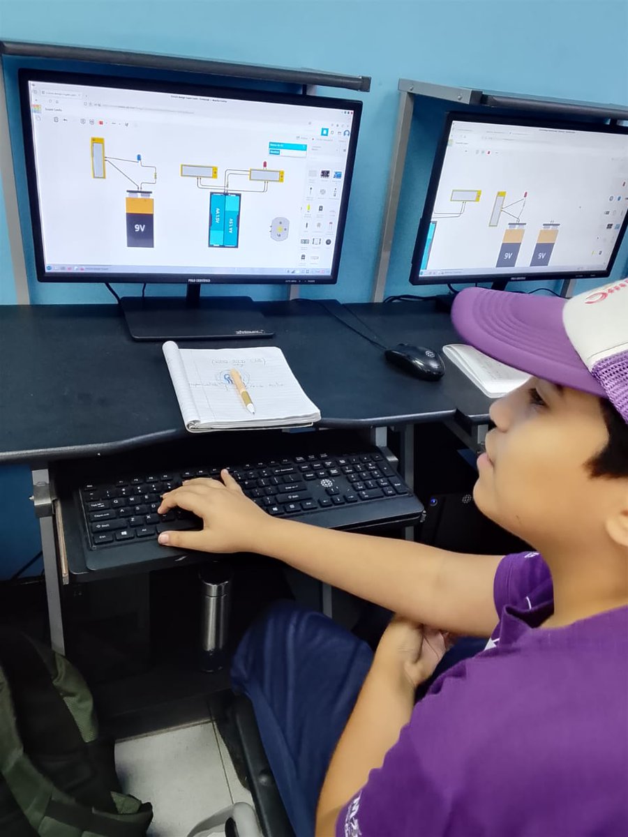 ZuliaInfocentro's tweet image. ¡Desafío aceptado! 🦾🔥

Al igual que sus compañeros, la Categoría Desafío se sumó a la formación de Robótica Intensiva.

Nuestros jóvenes talentos pusieron manos a la obra repasando electrónica básica y diseñando sus primeros circuitos digitales en Tinkercad.