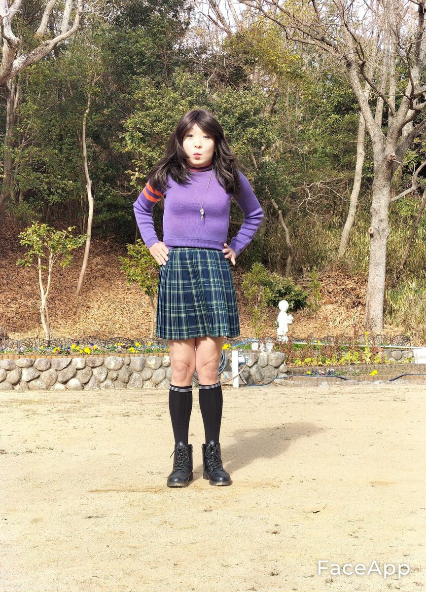ライン入りハイソックス🧦

昔買ってたのが出て来たので、穿いてみました🤔

チェックプリーツスカート(インパン無しよ♪)は前回と同じような色柄ですが、実は前回のものより2cmほど短いです😉