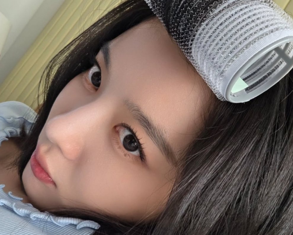 Bogum Magic💈 broadcast today Jan 30! Youjung posted IG w rolls &amp; clips in her hair 
#Parkbogum #kimyoujung 
#boyoucouple #youthmt
#loveinthemoonlight
