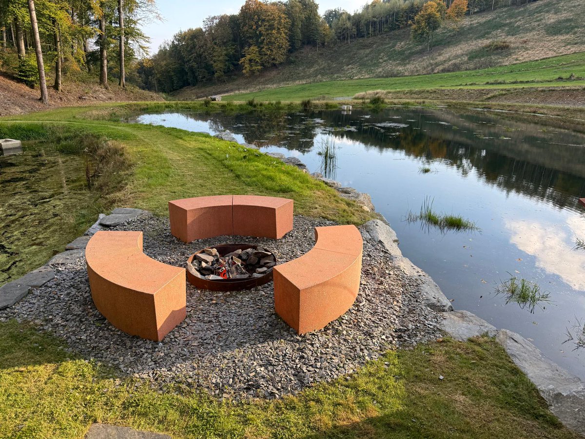 UrbaStyle's tweet photo. Private project – Custom-made garden furniture in Fays-Les-Veneurs (BE).

Created by @UrbaStyle : tables and benches – finishing Satin, colour red. https://t.co/la5KD2yKtZ
