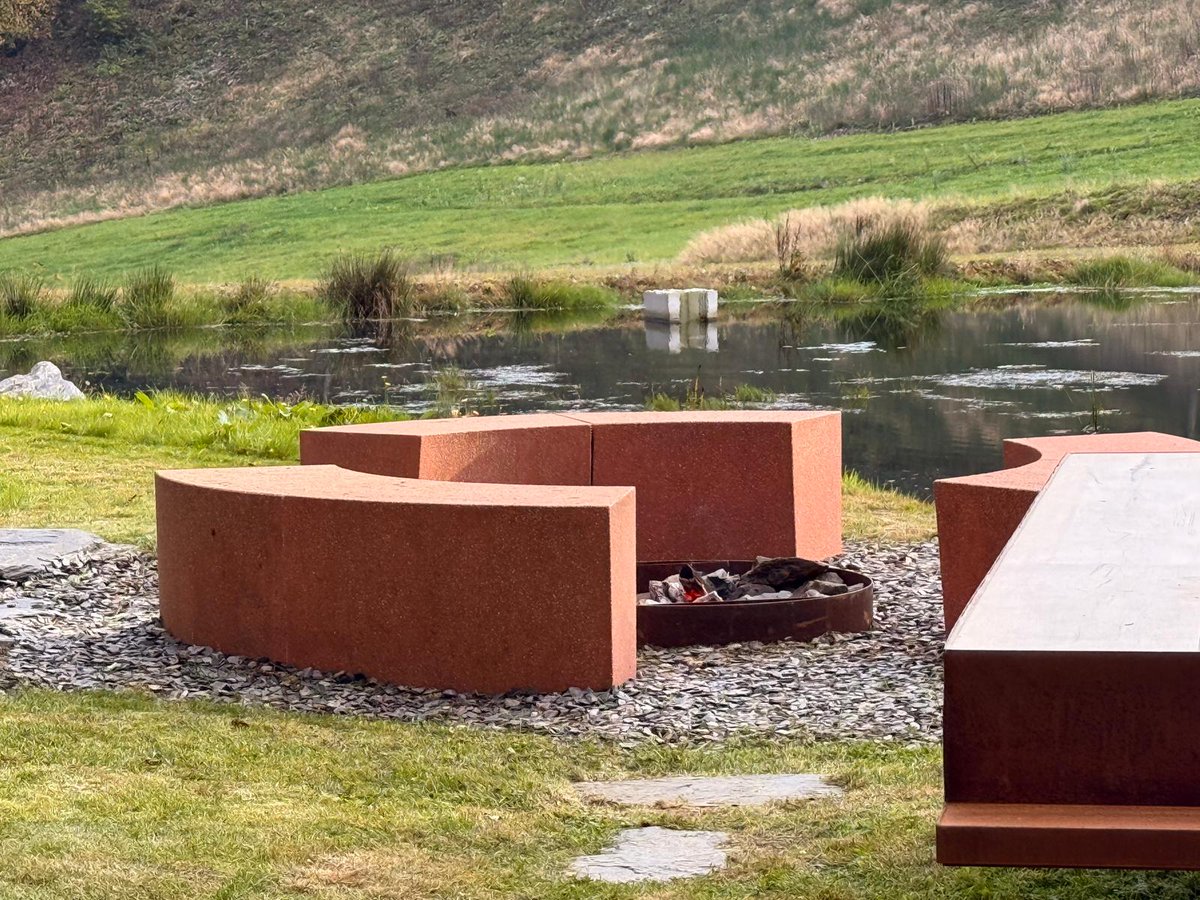 UrbaStyle's tweet photo. Private project – Custom-made garden furniture in Fays-Les-Veneurs (BE).

Created by @UrbaStyle : tables and benches – finishing Satin, colour red. https://t.co/la5KD2yKtZ