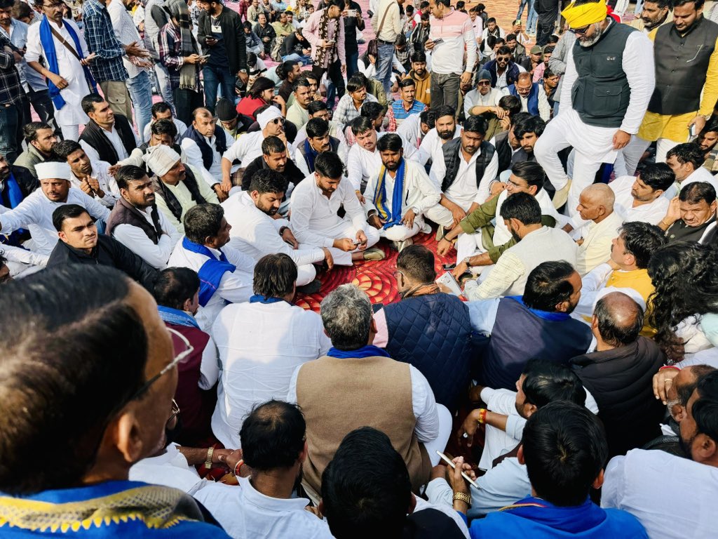 DamodarSYadav's tweet image. ओबीसी 13% होल्ड अभ्यर्थियों को न्याय दिलाने के लिए अम्बेडकर जयंती मैदान पर आदरणीय भाई रवीन्द्र भाटी जी के साथ आंदोलन किया।

#DamodarYadavMandal | #OBC