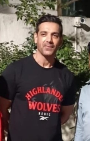 NamanAg76060847's tweet photo. @RADHIKA_INF Ye john sir ki aaj ki pic , jo pic apne post ki hai vo edited hai 
Thank for the appreciation par I just want to correct that still he doesn't look old https://t.co/Fe1owFMdzq