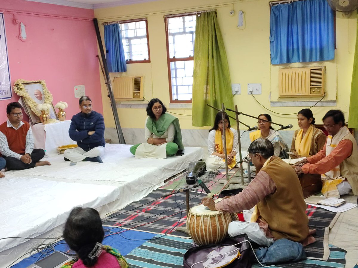 LalbaghSdico's tweet photo. Some moments of the prayer meeting at the office of sub divisional officer,Lalbagh on the occasion of death anniversary of Mahatma Gandhi.The sub divisional officer,Dr:  Bonomali Roy sir and other officer and religious leader were present there. https://t.co/EqBIt5EJfS